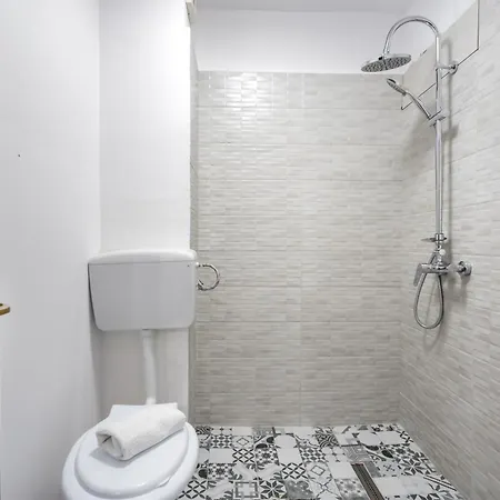 Hotel Flowers Grand Bucarest