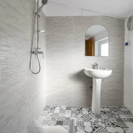 Flowers Grand Бухарест