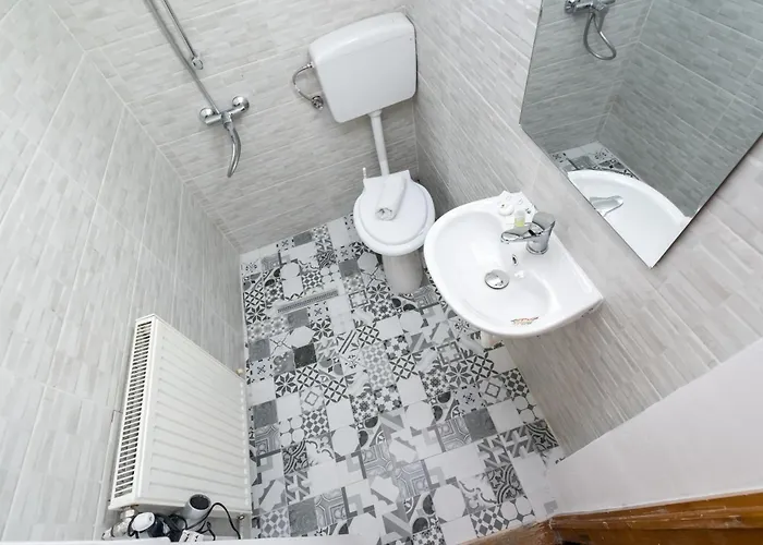 Flowers Grand 3* בוקרשט