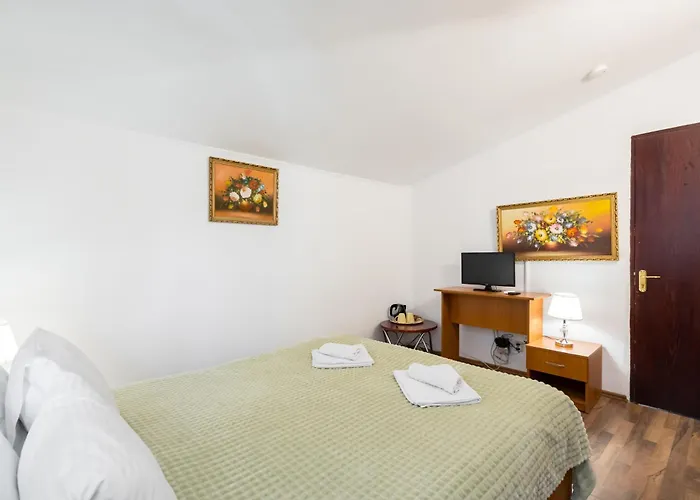 Flowers Grand 3* בוקרשט