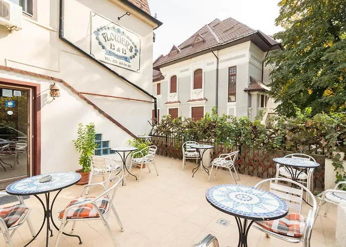 Flowers Grand מלון