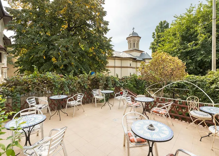 Flowers Grand 3* בוקרשט