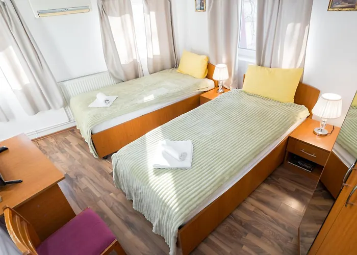 Flowers Grand מלון