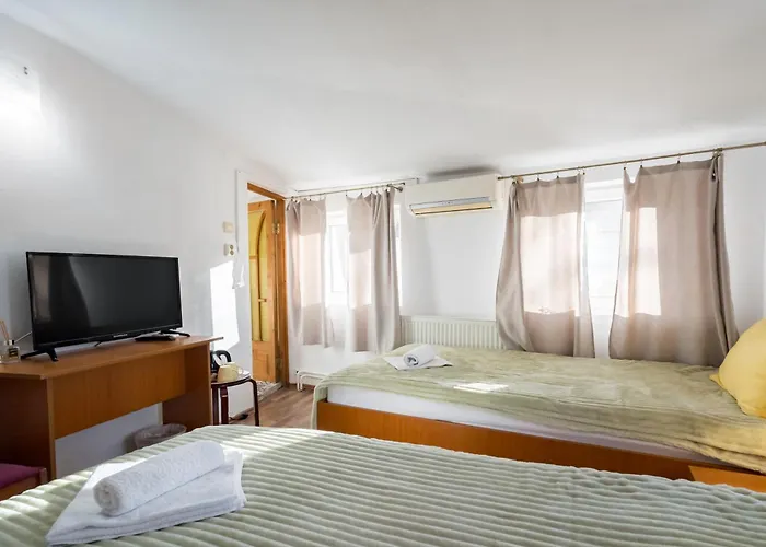 Flowers Grand 3* בוקרשט