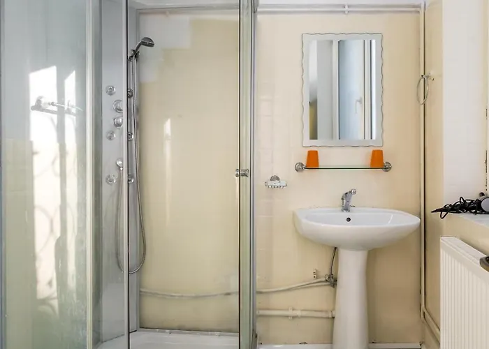 Flowers Grand מלון