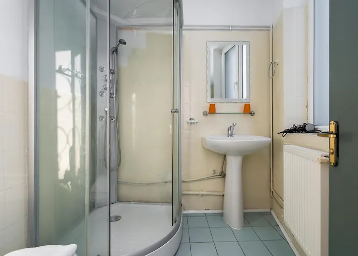 Flowers Grand מלון