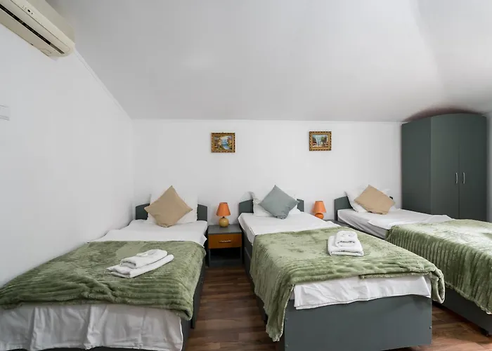 Flowers Grand 3* בוקרשט