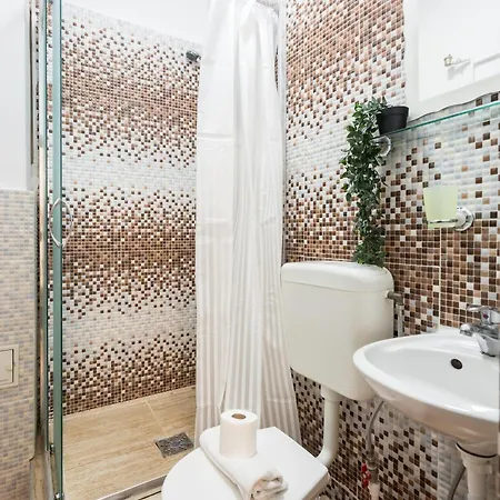 Flowers Grand מלון