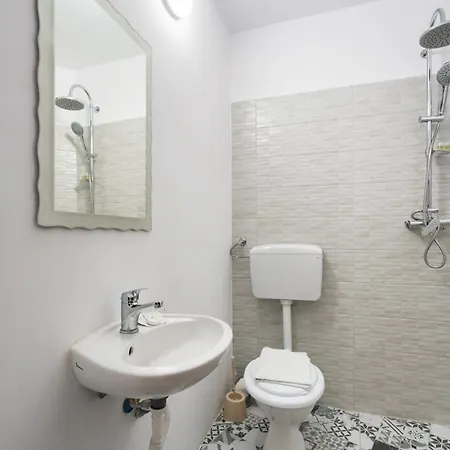 Flowers Grand מלון 3*